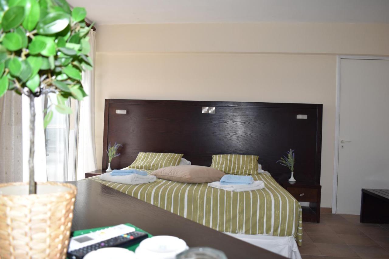 Andreas & Melanie Beach Hotel กอเวอร์เนอร์สบีช ภายนอก รูปภาพ