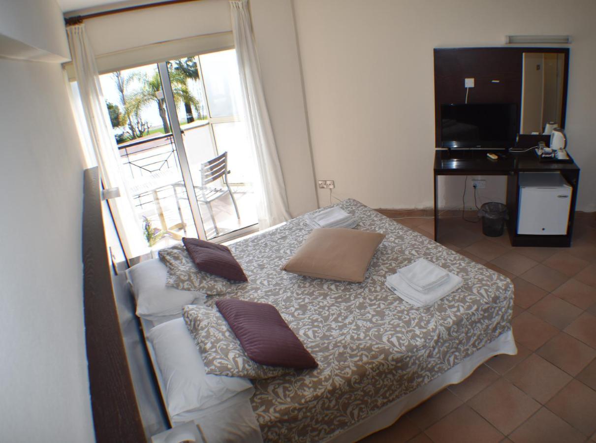 Andreas & Melanie Beach Hotel กอเวอร์เนอร์สบีช ภายนอก รูปภาพ