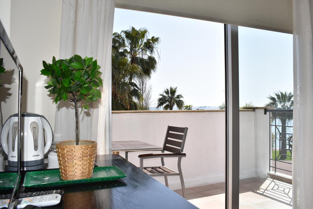 Andreas & Melanie Beach Hotel กอเวอร์เนอร์สบีช ภายนอก รูปภาพ
